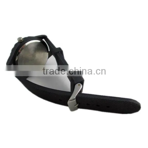 2012 cool silicone band men watches can with your logo