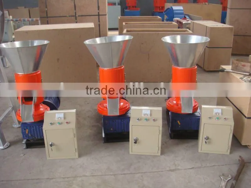 Alfalfa/wood pellet molding machine