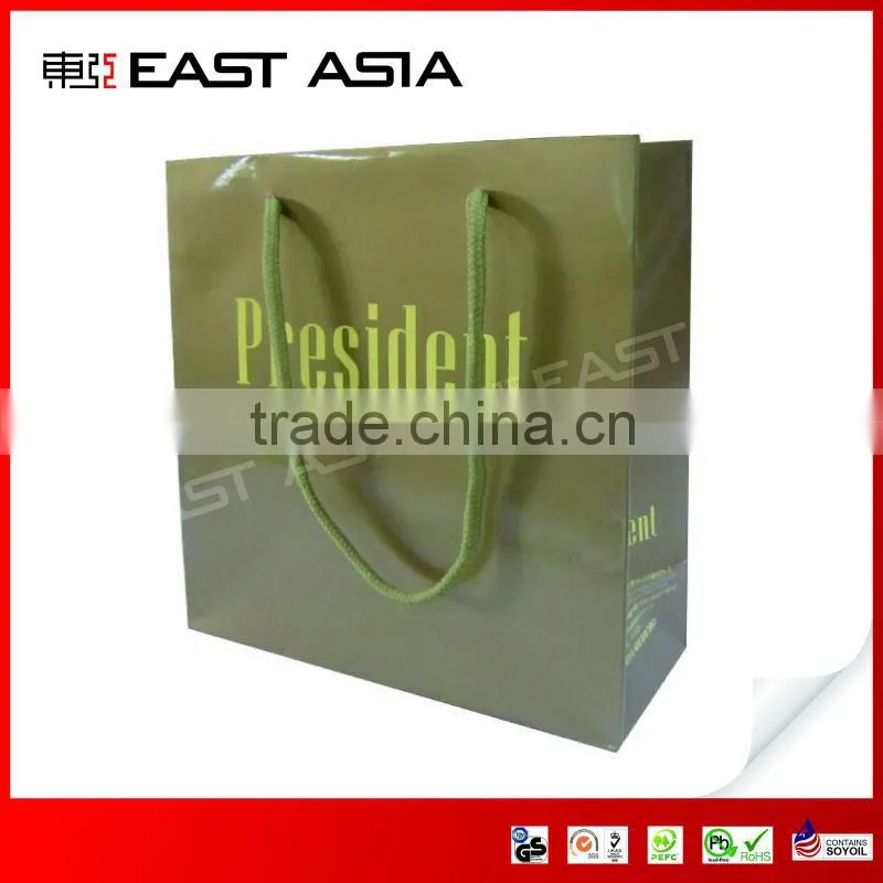 Glossy Clothing Paper Bags for American Market