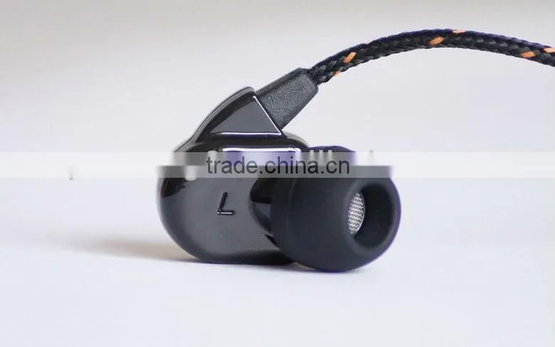 Elegent silvery mp3 in ear metal shell earphones