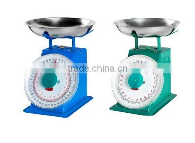 Kitchen balance scale with round pan