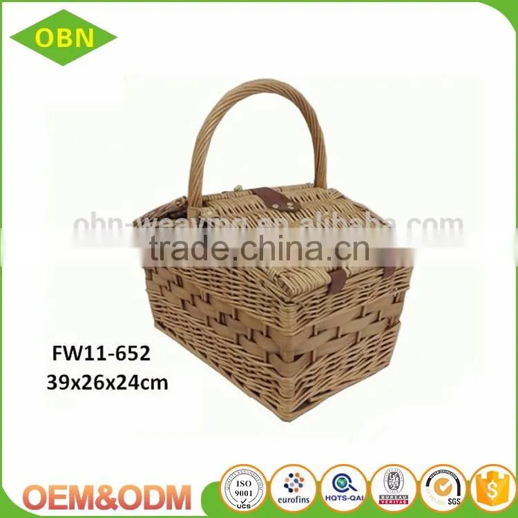 China Wholesale 2 Person Vintage Hanging Wicker Picnic Basket Set with Cutlery