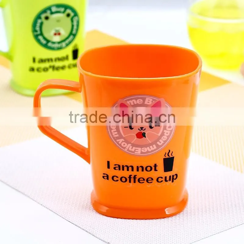 Factory wholesale fashional style plastic food grade material carton imprint tumbler cups