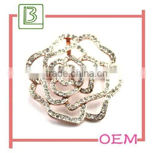 Metal snowflake crystal brooch