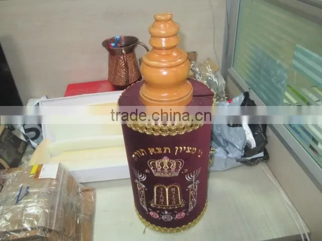 Unique shape creative design wooden wine box with flannelette covered