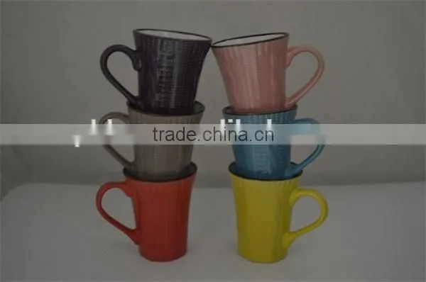 fine best quality good quality Ceramic mugs cups ,glazed color hot selling,custom logo designs,many designs with color box