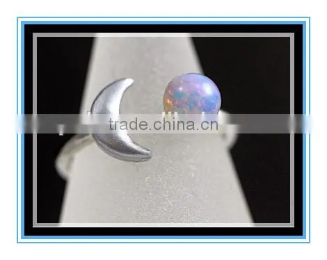 2016 fashion design Crescent Moon with genuine vintage fire opal stone Ring Yiwu wholesale