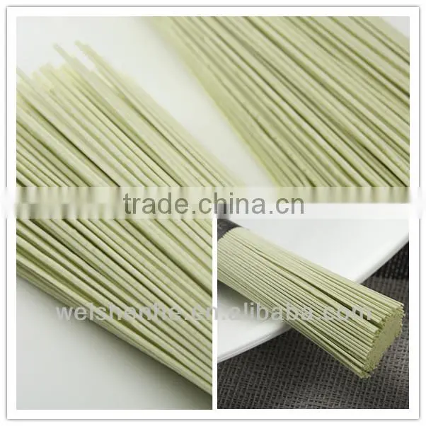 Dried spinach noodles