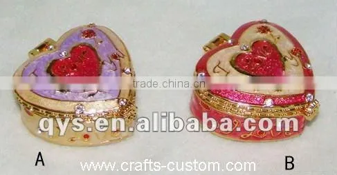 Heart-shaped Jewelry Box, Pewter Material, Gold plating