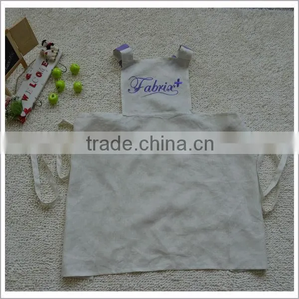Linen Fabric Material Decorative Pockets with Criss-cross Ties Around Back Design Cooking Aprons