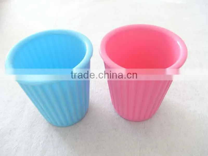 Eco-friendly collapsible silicone cups with lids