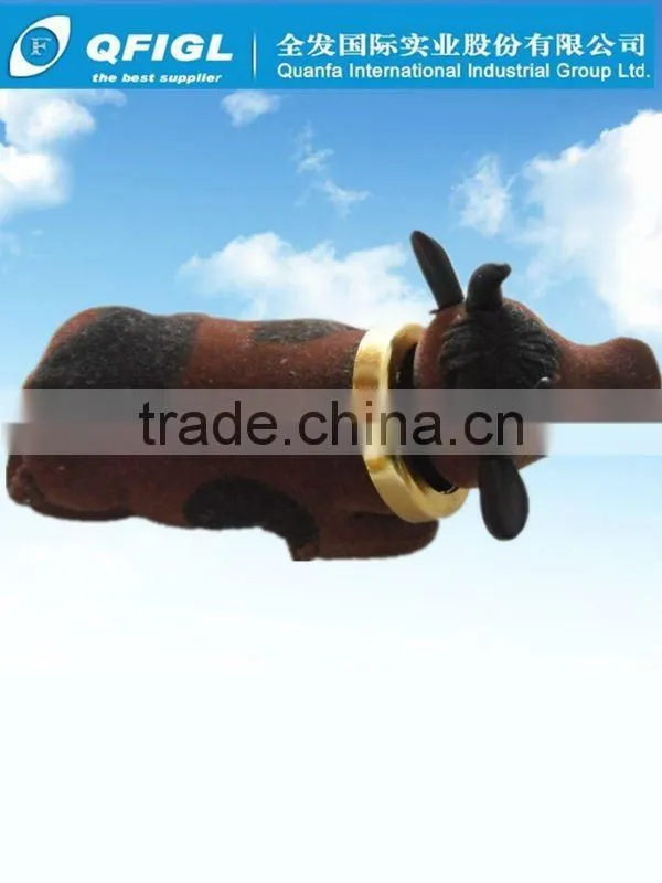 decocation animal in car/moving head cow