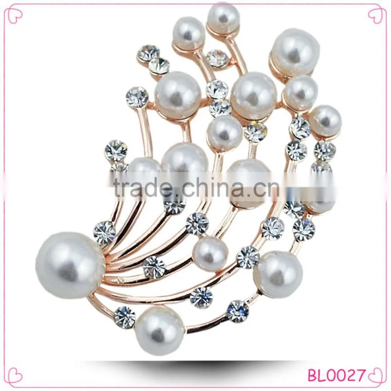 Fashion design hot sale charming ladies brooch rhinestone pearl shaped jewelry