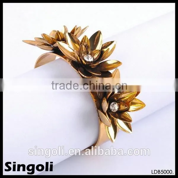 Retro aulic style jewelry blooming 3 flowers charm bracelet golden cuff bracelet marquise bracelet