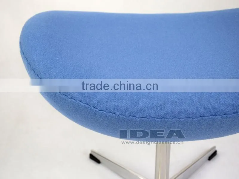 Replica Arne Jacobsen Egg Ottoman - Blue Wool Fabric - polished aluminum base