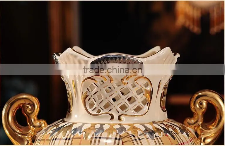 Hollow-out original design European porcelain home decor vase