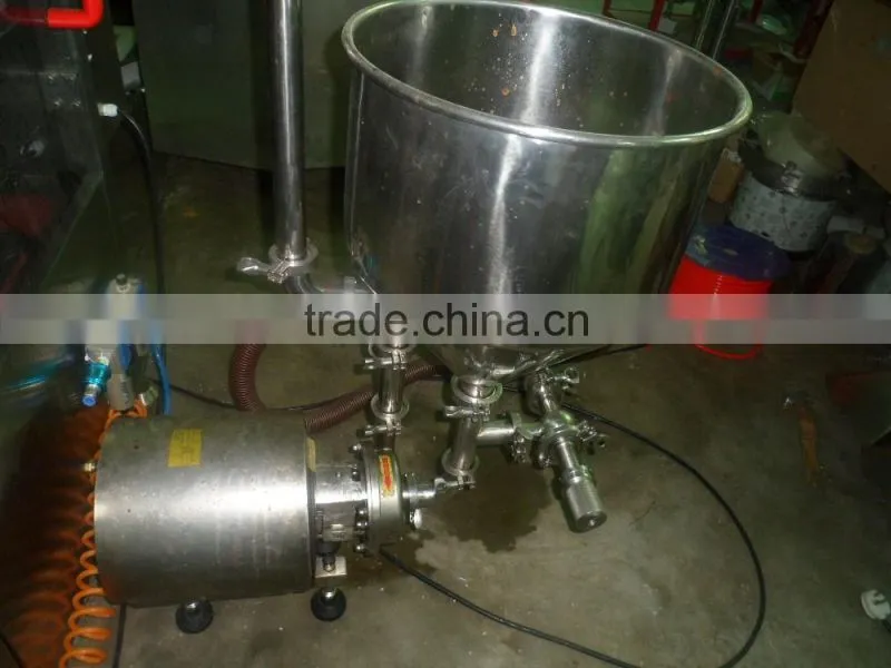 Liquid particles mixed material packaging machine
