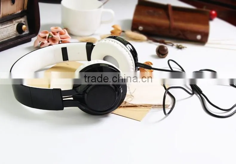 Foldable Wireless Portable FM Receiver Headphone For Music Lover