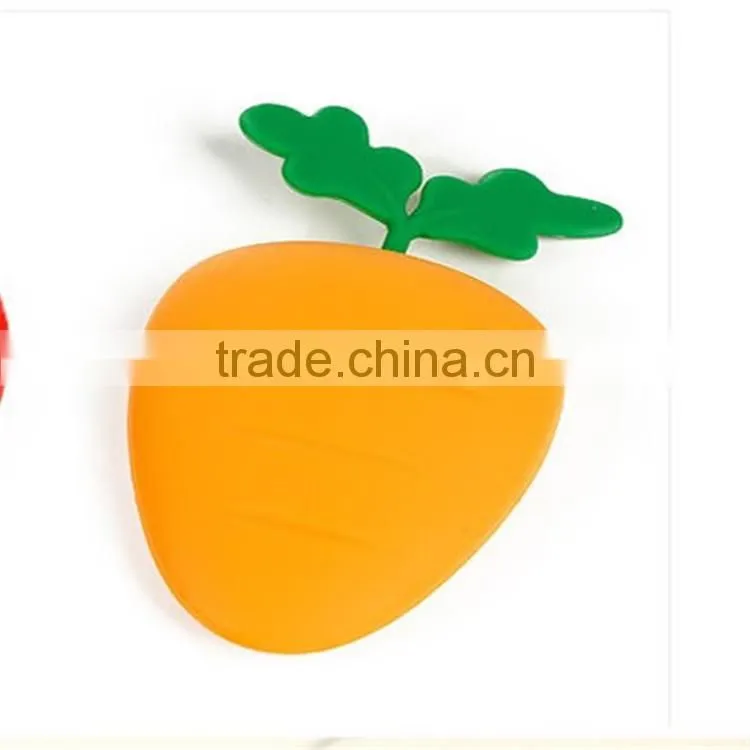 2015 Fashionable Carrot Shape Silicone Key Bag Key Holder