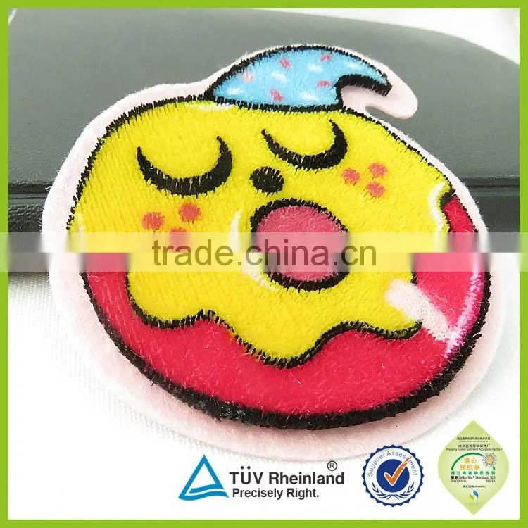 China personalized design custom university embroidery patch for student uniform