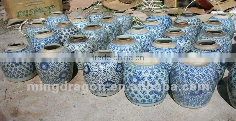 chinese antique ceramic white& blue jar