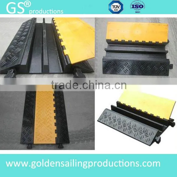 Cable ramp / cable protector ramp / rubber road hump