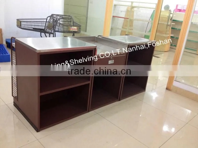 Checkout counter with shelf