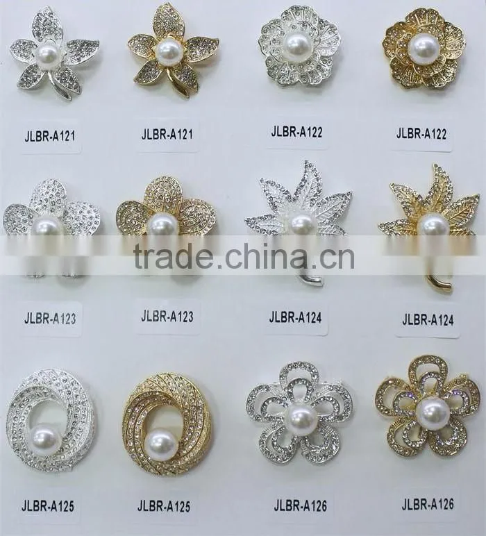Newest design grape shape rhinestone brooch for silk invitation boxes
