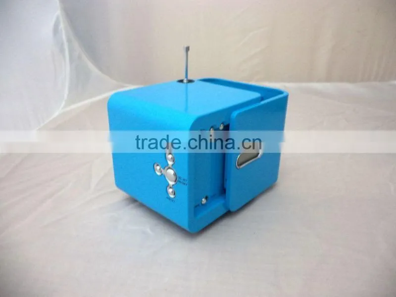 Cube Shape Digital Tuning FM Radio Slip Door to turn on the radio
