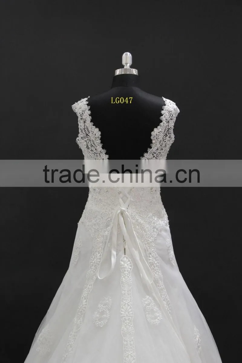 2016 best sellinig dress! Elegant slim A-line venice lace with delicate beading wedding dress