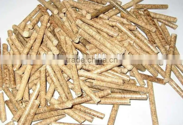 Biomass straw pellet making machine with tractor engine