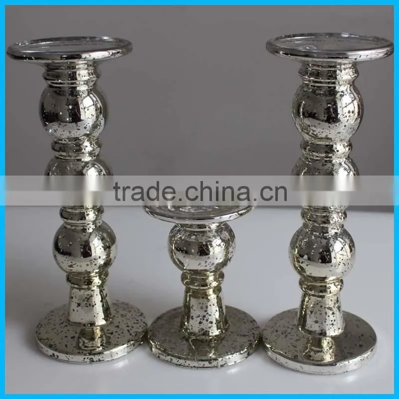 Decorative traditional pillar-shaped design candle stands for dining table