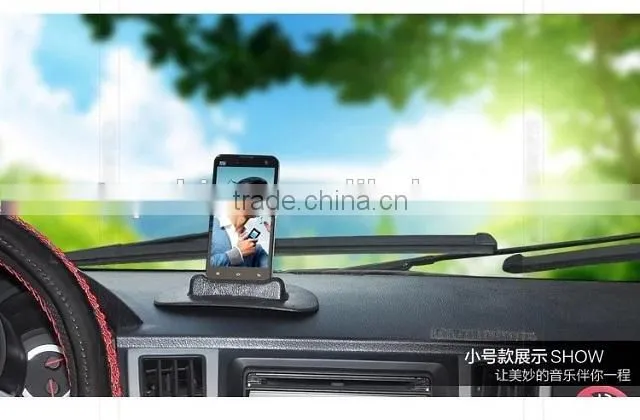 2015 new products promotion gifts smartphone car glass anti slip car pad silicone car mount holder