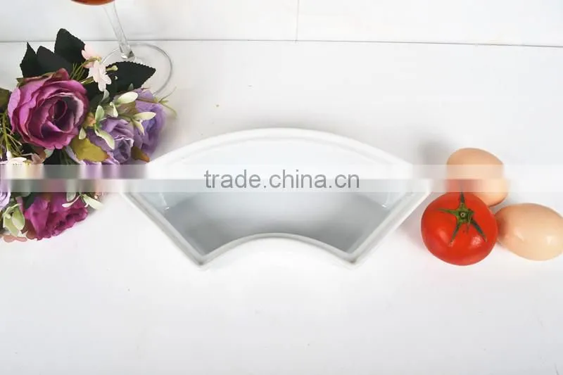13.5" size porcelain roaster pan with lid