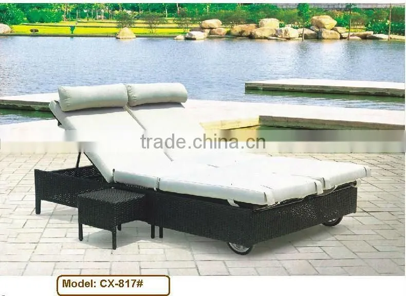 wicker sunlounge