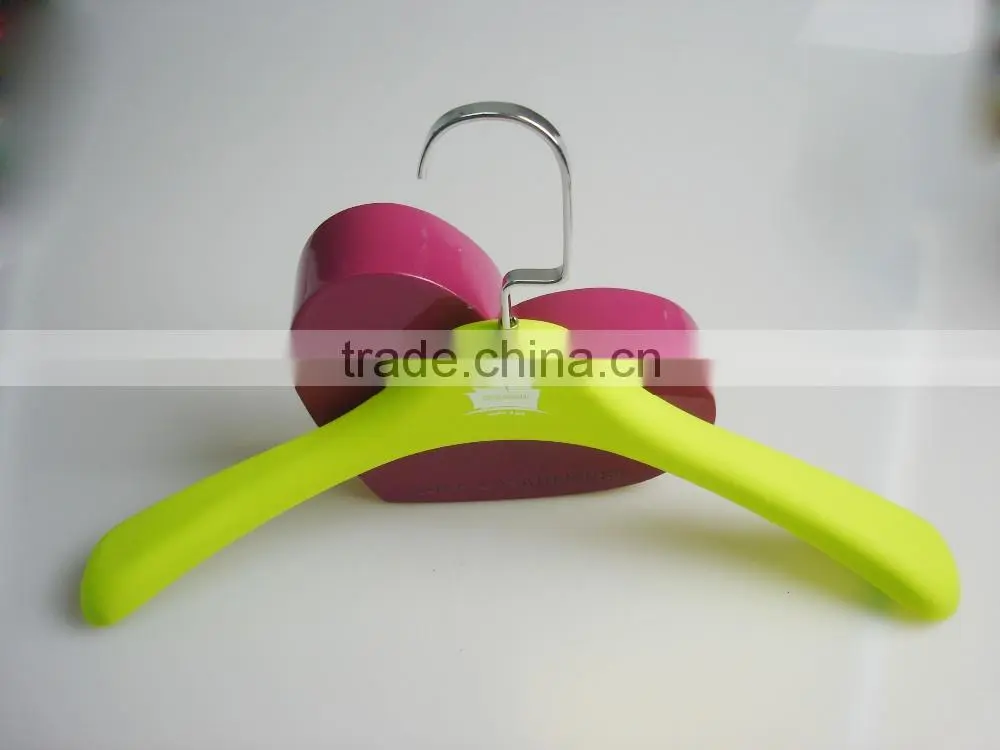 HA7056 bright coloured hanger women clothes plastic hanger