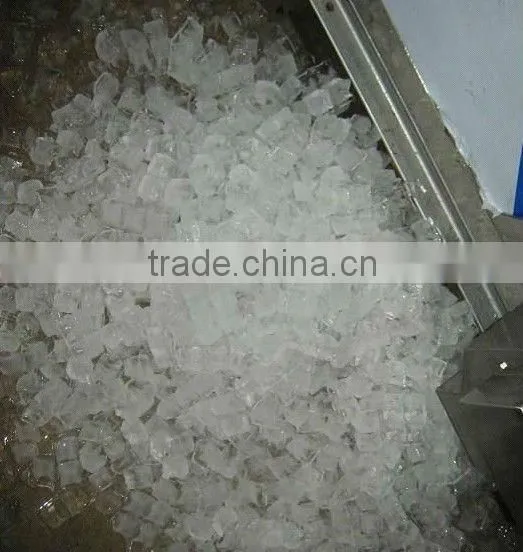 Small Vertical Cube ice machine