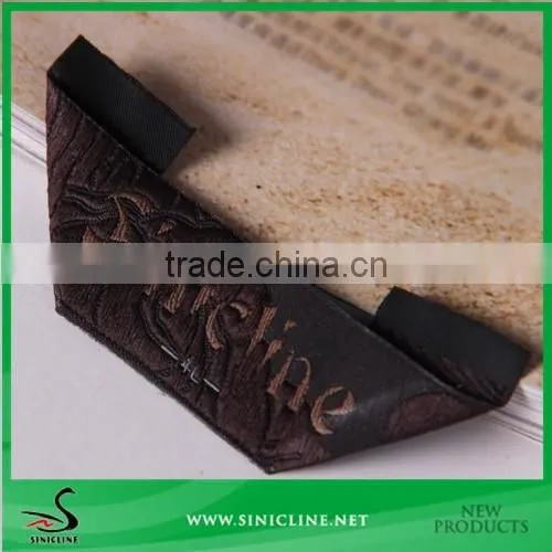 Sinicline high density woven taffeta label with logo in relief