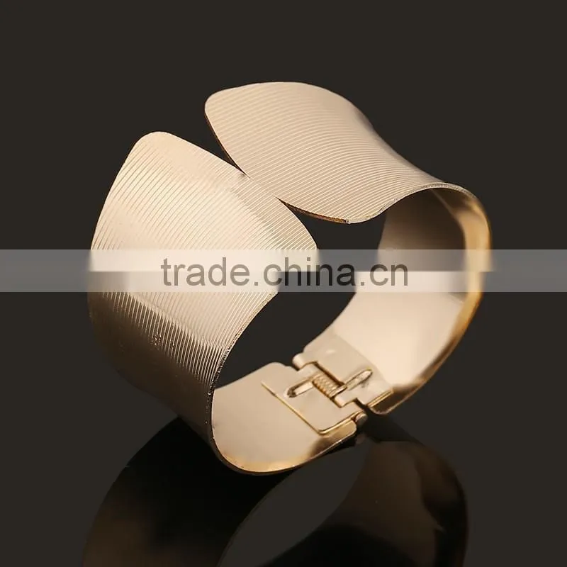 2016 New Gold Silver Triangle Alloy Wide Open Cuff Bangle Bracelet For Women Fashion Jewelry