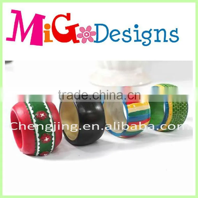 Wholesale S/4 Polyresin Napkin Ring