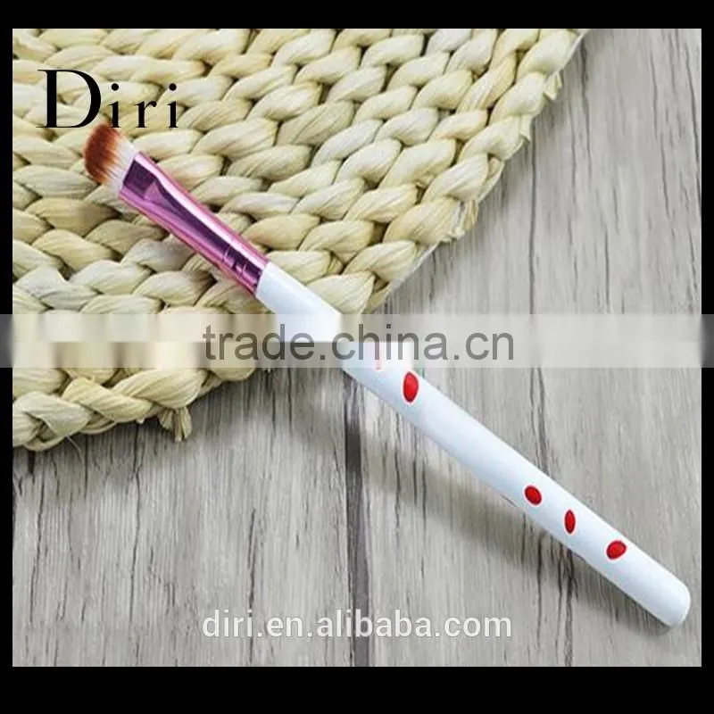Diri single small cosmetic eye shadow brush