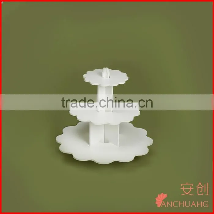 clear acrylic wedding cake stand