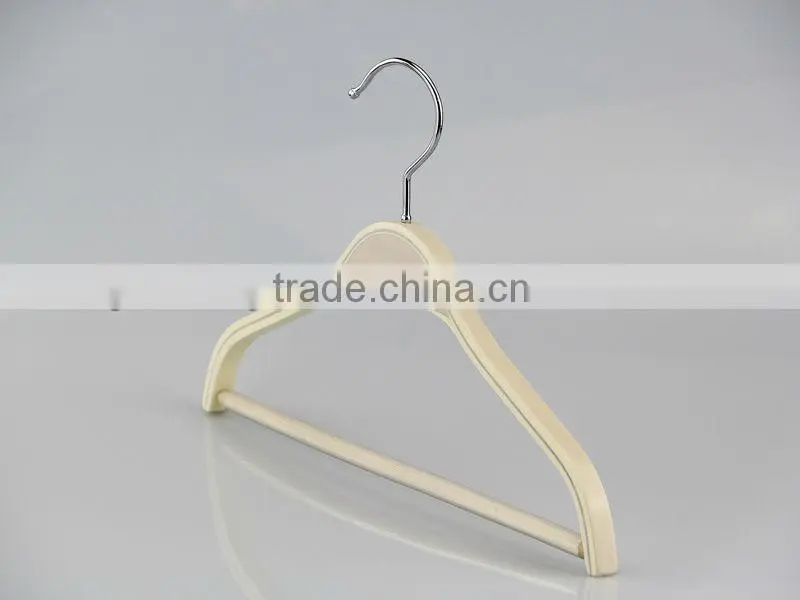 WK018 wooden child hanger lamilated hanger with rubber clips