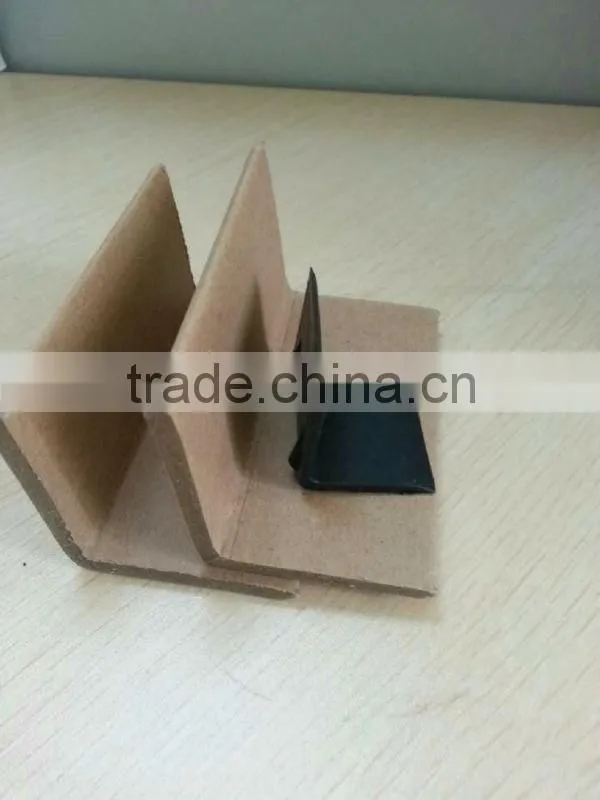 Plastic and paper corner protector for strapping from STEK