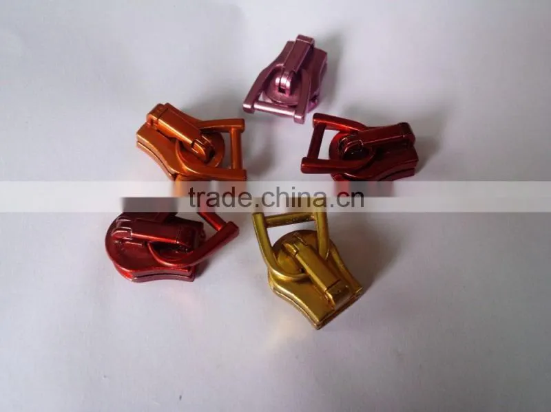 2016 Wholesale metal zipper sliders/zipper head hardware OEM
