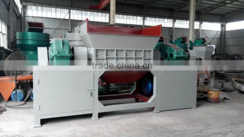 Metal cans shredding machine