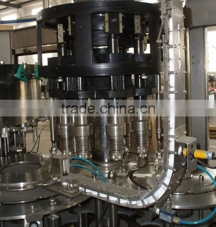 DGCF Carbonated Drink Balanced Pressure Filling Bottling Machine