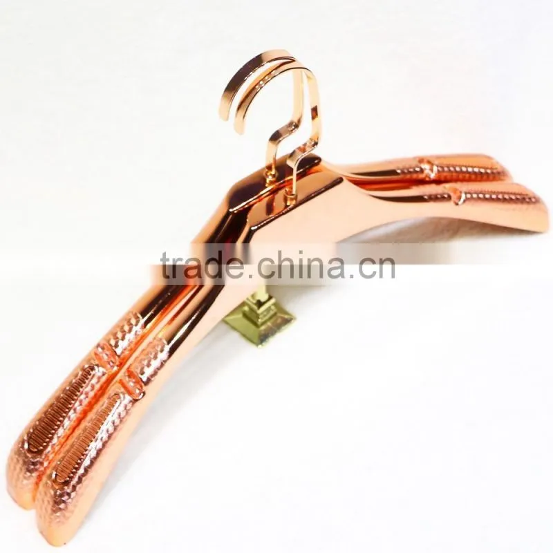 Fashion golden plastic clothes hanger manufacture price
