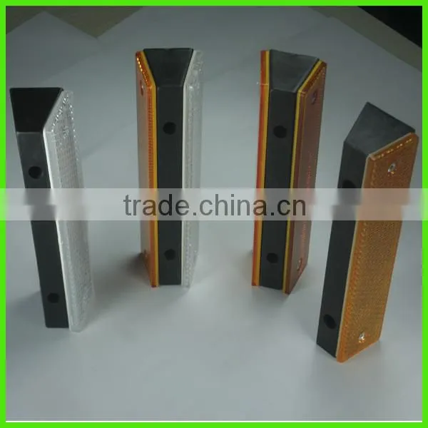 yellow reflective delineator reflector