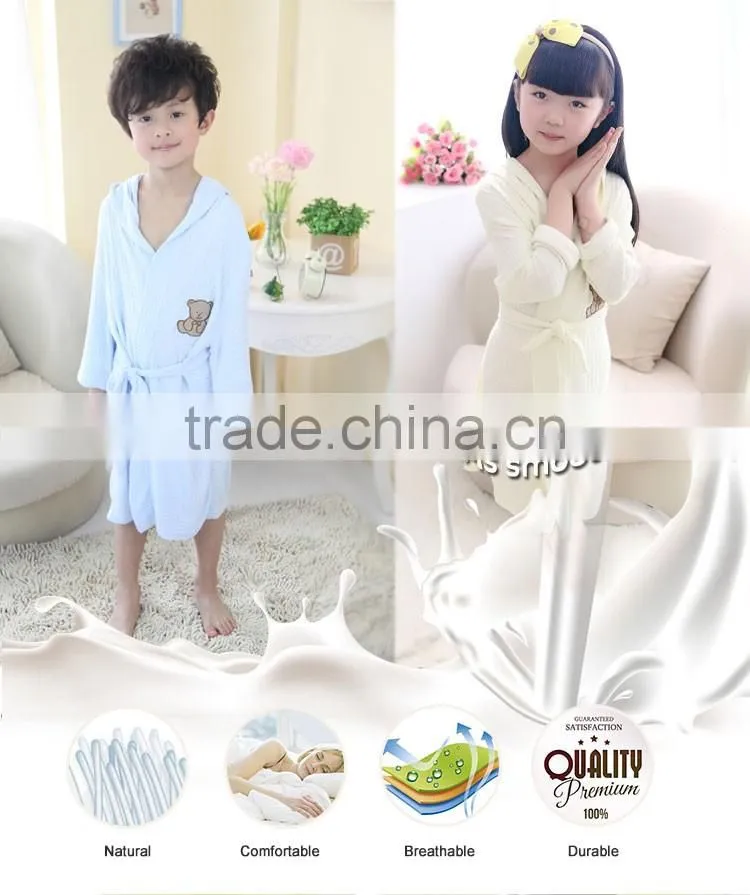 Non-Toxic Soft Warm Hemmed Flannel Wholesal Bathrobe